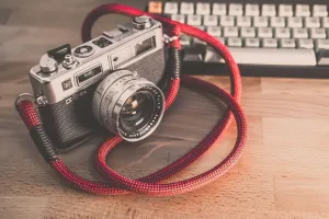 Checkered Black/Red Acrylic Camera Strap